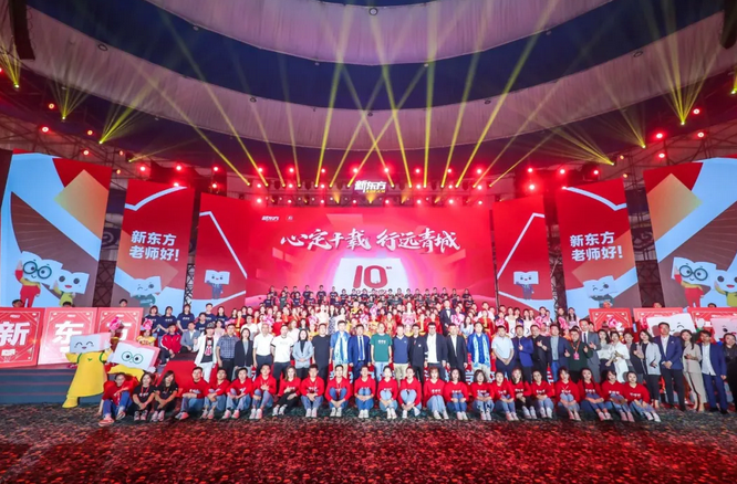 230人团体造型！丽妍学校为新东方呼和浩特校区十周年盛典化妆造型！